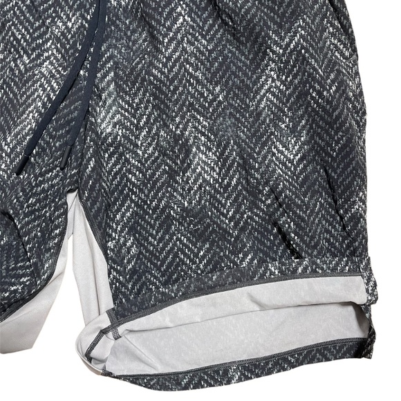 Lululemon training short with liner - Picture 3 of 5